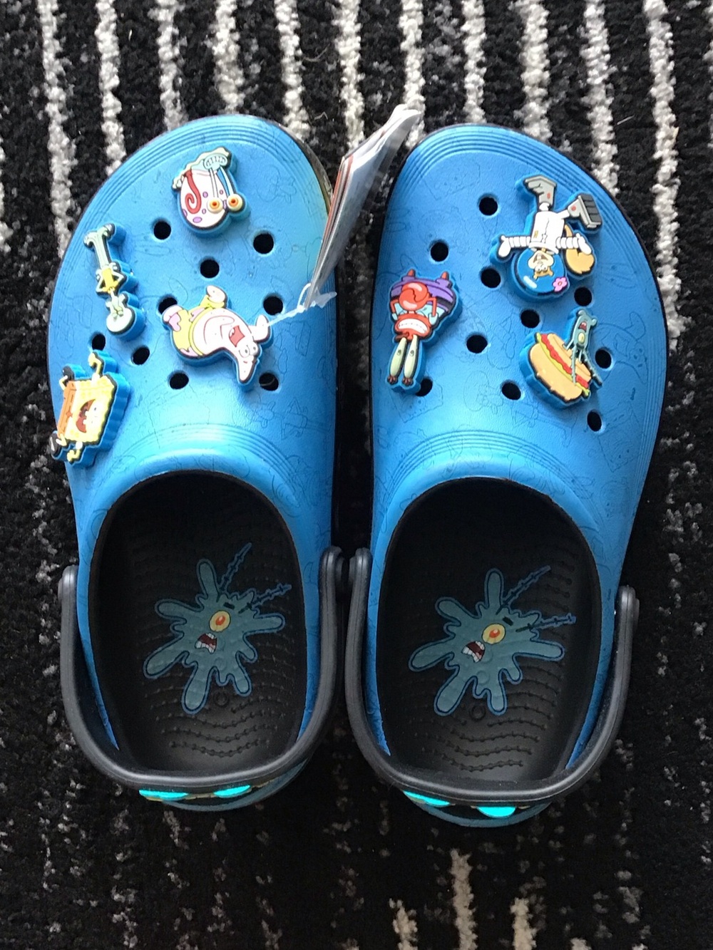 New CROCS x SpongeBob Big Kids M4/W6 Blue Classic Clog with Character Jibbitz